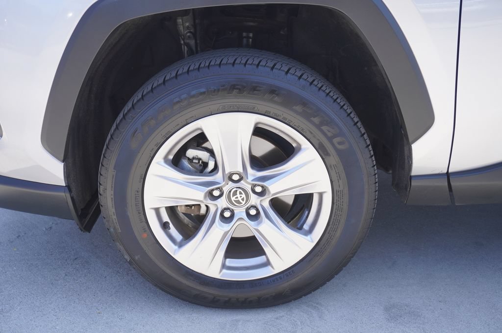 Used 2025 Toyota RAV4 XLE FWD image 19