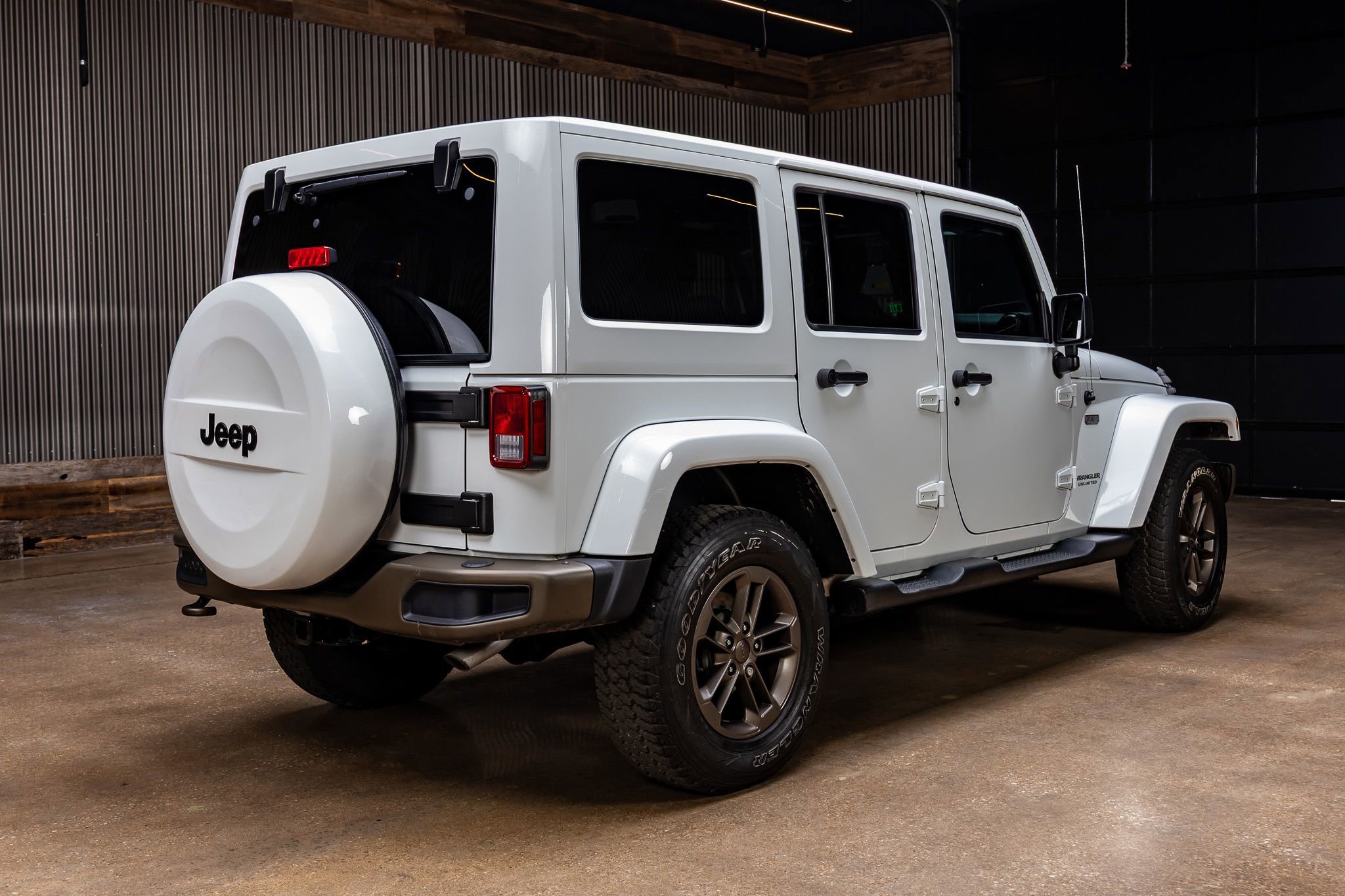 Used 2017 Jeep Wrangler Unlimited Sahara image 9