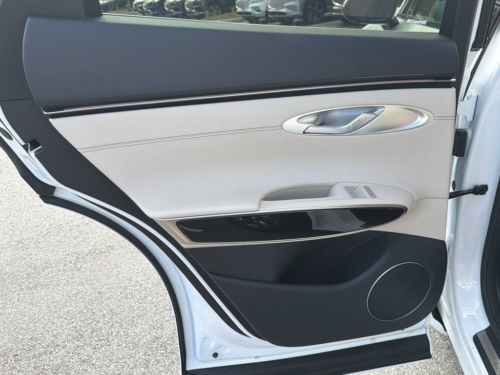 New 2027 Genesis GV70 2.5T AWD/4WD image 24