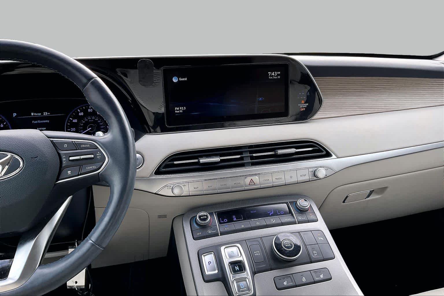 Used 2022 Hyundai Palisade SEL w/ Premium Package FWD image 6