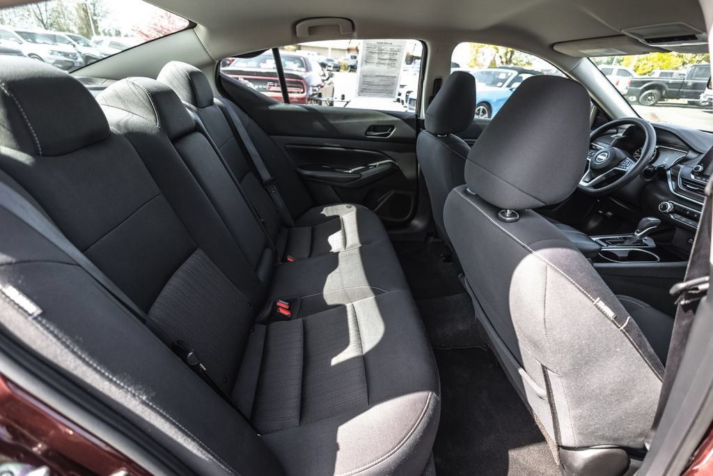 Used 2024 Nissan Altima 2.5 SV FWD image 31