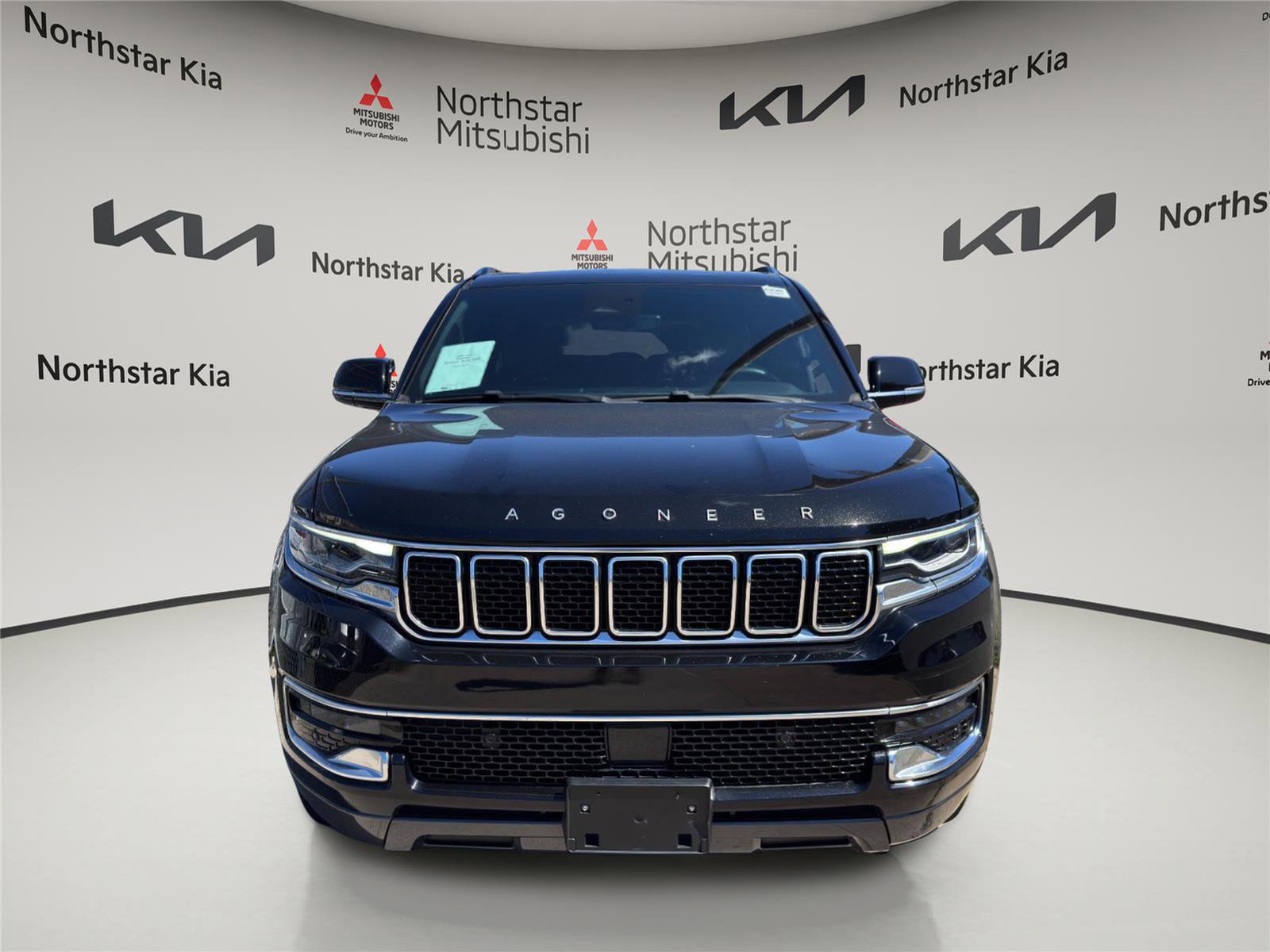 Used 2022 Jeep Wagoneer Series II AWD/4WD image 6