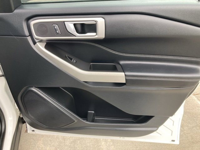 Used 2022 Ford Explorer XLT w/ Equipment Group 202A image 18