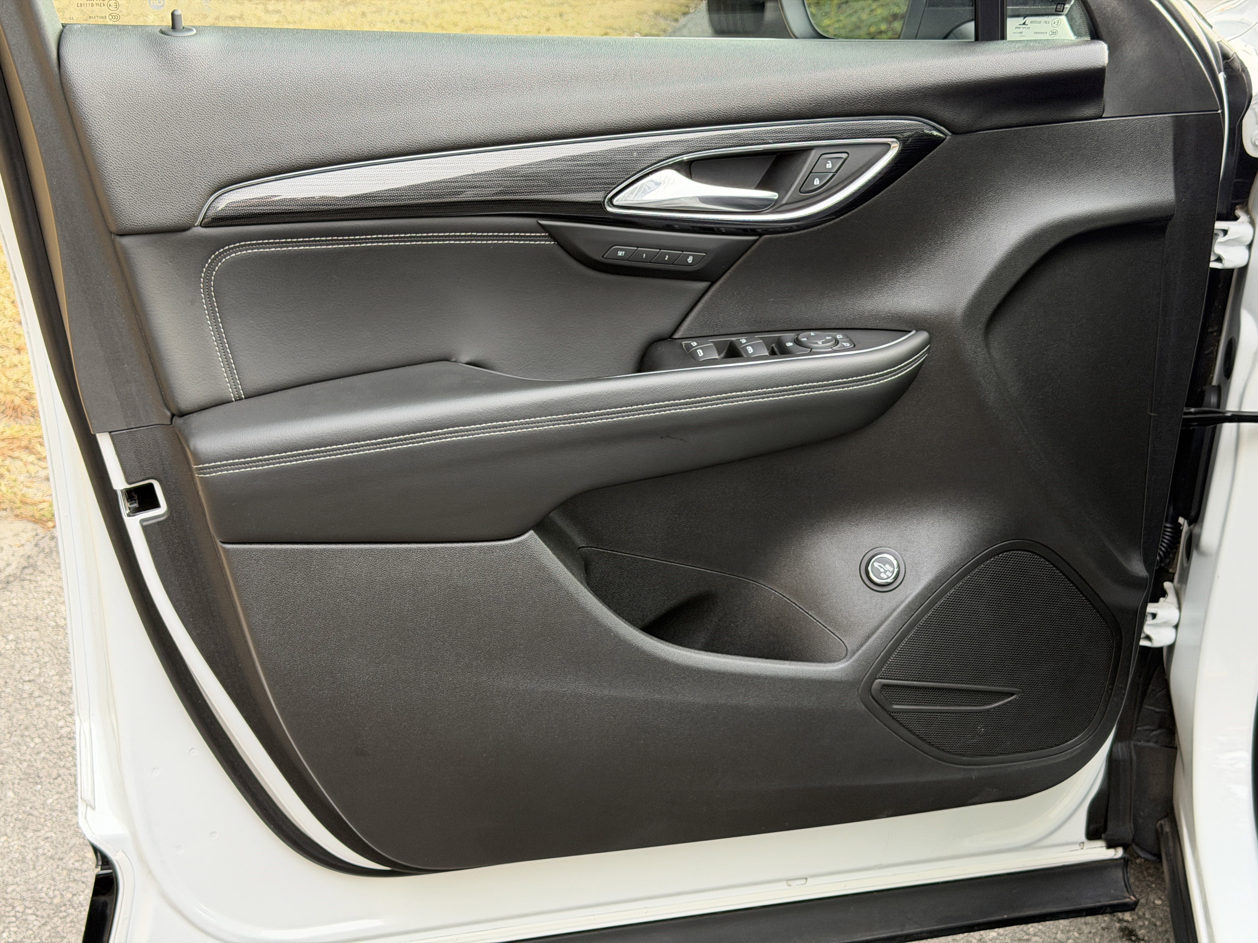 Used 2023 Buick Envision Essence w/ Sport Touring Package image 13