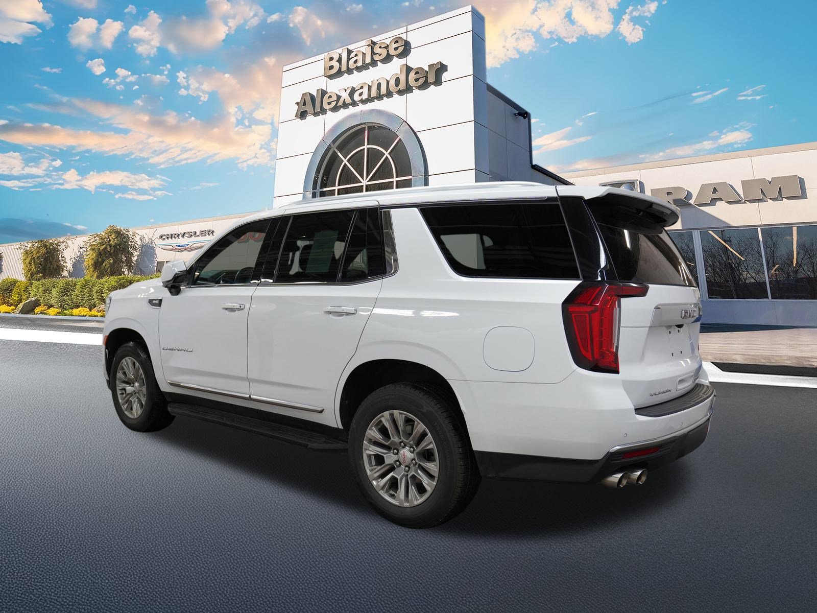 Used 2023 GMC Yukon Denali image 11