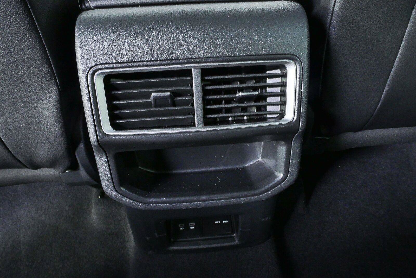 Certified 2025 Volkswagen Atlas Cross Sport SE w/ Panoramic Sunroof Package AWD/4WD image 17