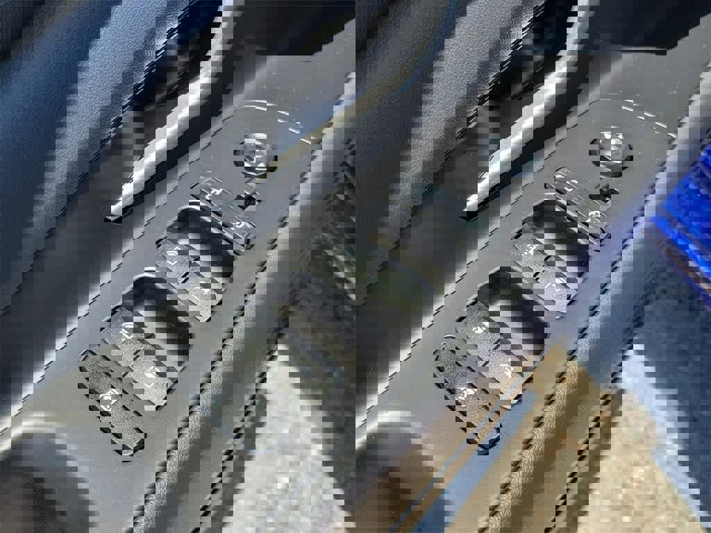 New 2025 Hyundai Elantra Blue image 16