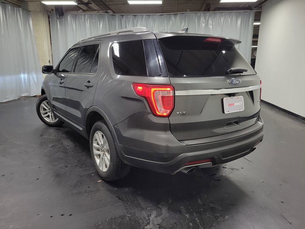 Used 2018 Ford Explorer XLT image 7