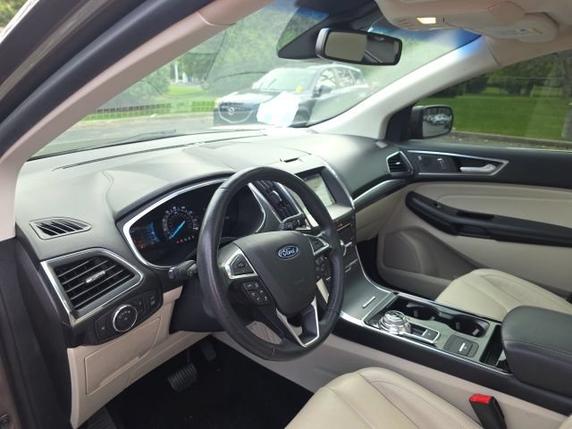 Used 2019 Ford Edge Titanium FWD image 11