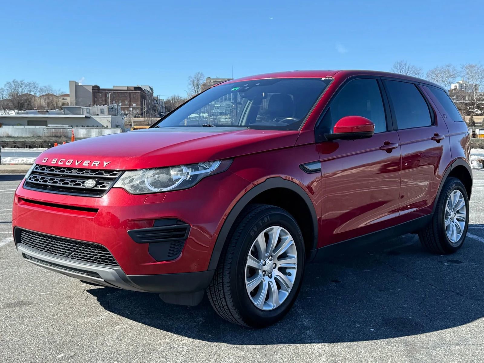 Used 2017 Land Rover Discovery Sport SE image 3