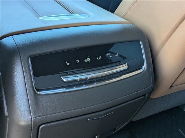 Used 2025 Cadillac Escalade ESV Premium Luxury image 18