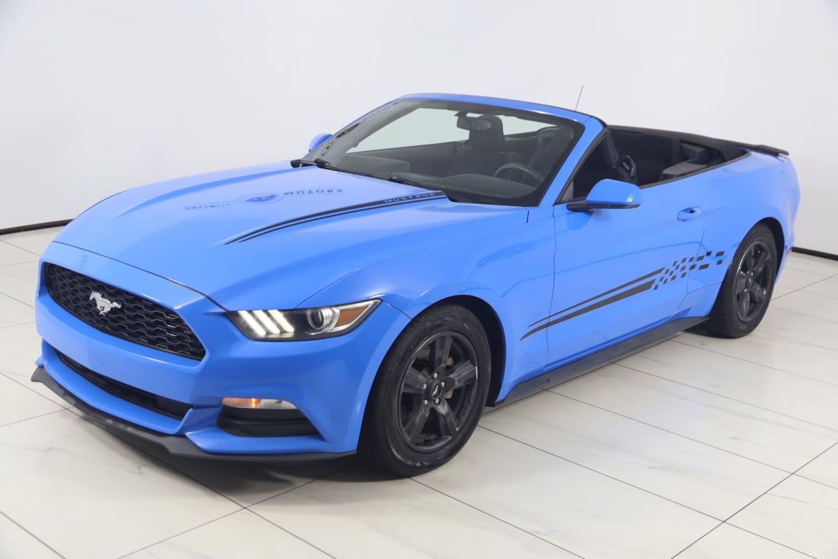 Used 2017 Ford Mustang Convertible RWD image 21