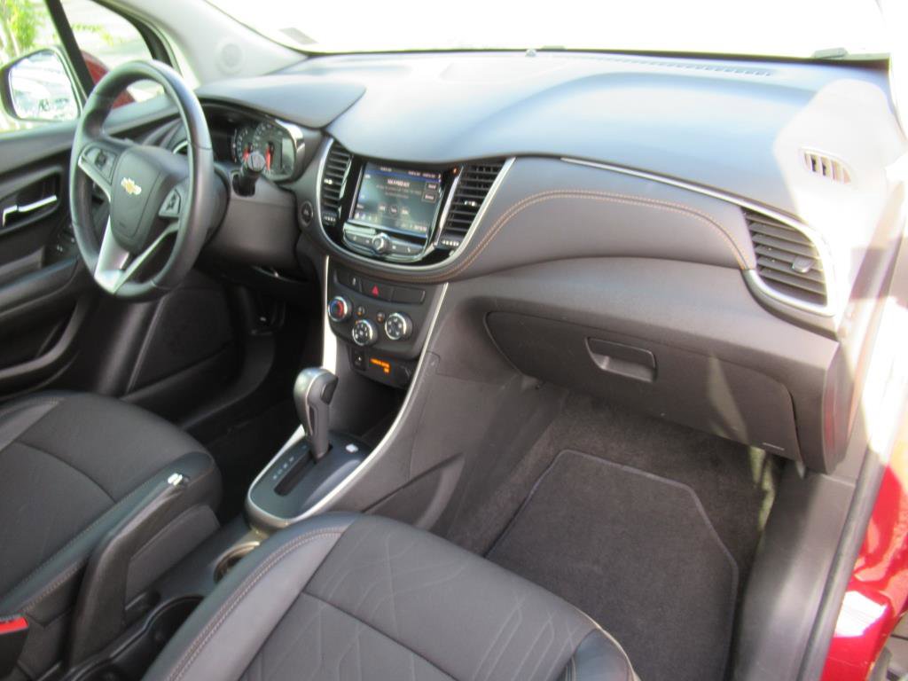 Used 2022 Chevrolet Trax LT w/ LT Convenience Package image 10