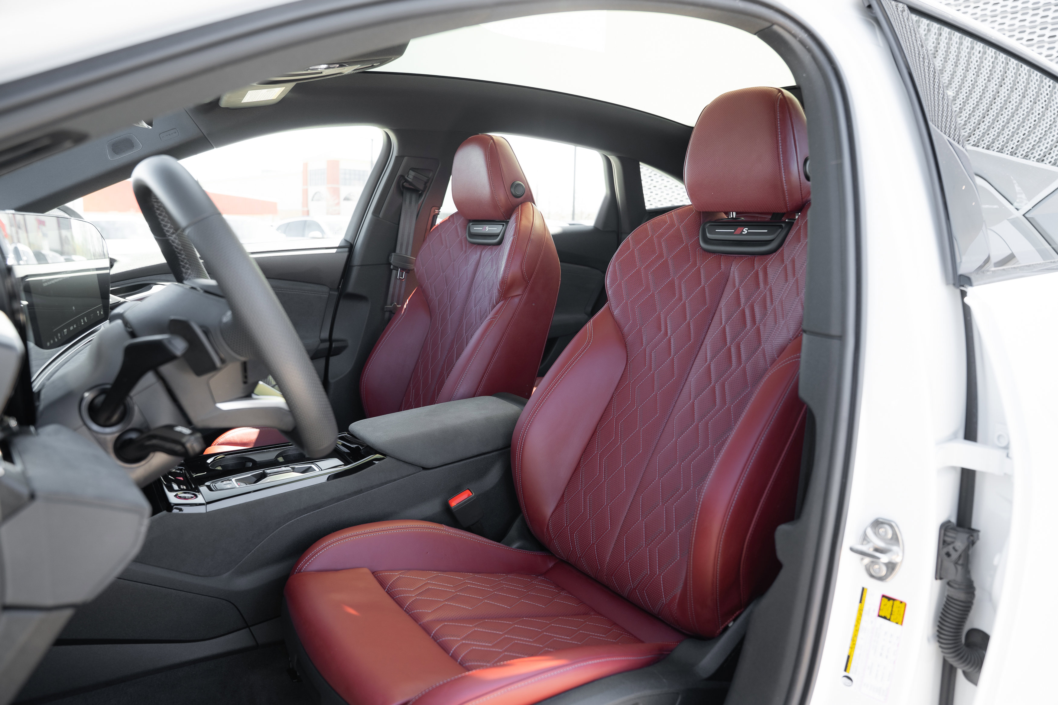 Certified 2025 Audi S6 e-tron Prestige w/ 21" Black Optic Package image 26