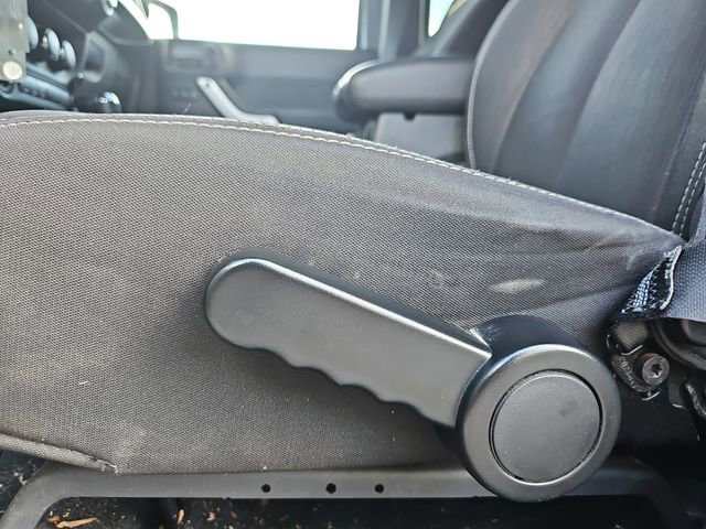 Used 2015 Jeep Wrangler Unlimited Sahara w/ Connectivity Group image 14