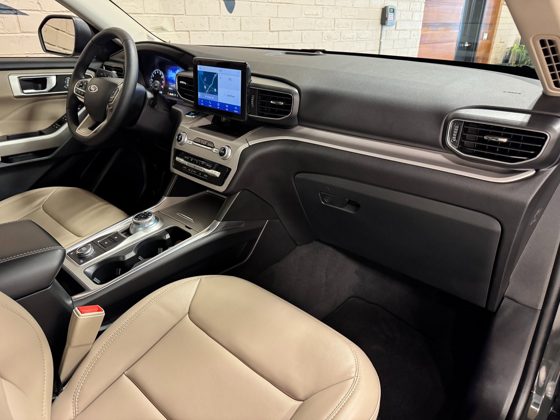 Used 2023 Ford Explorer XLT w/ Equipment Group 202A image 28