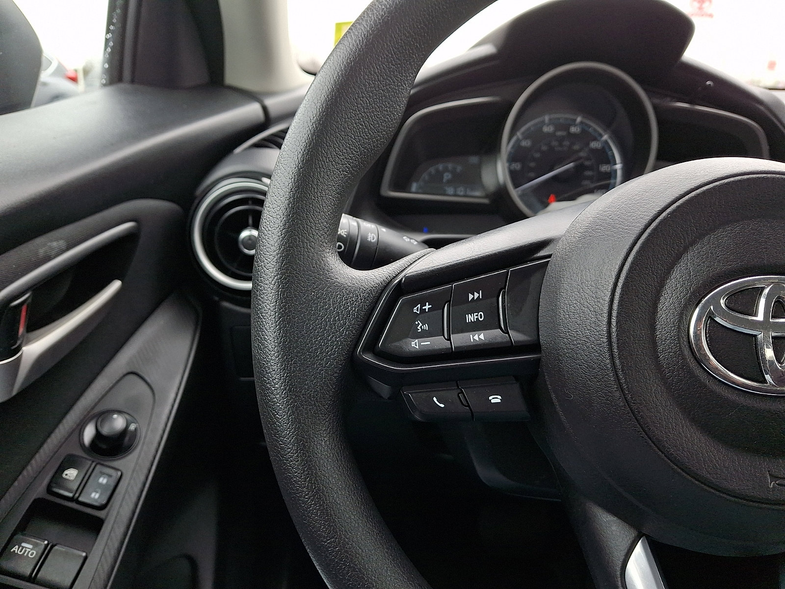 Used 2019 Toyota Yaris LE image 20