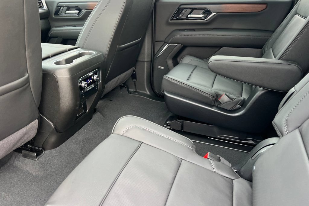 New 2026 GMC Yukon XL Denali w/ Sun & Power Step Package AWD/4WD image 9