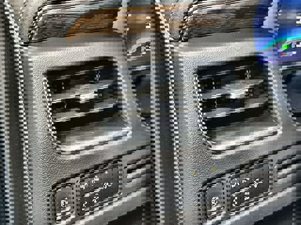 Used 2024 Chevrolet Suburban Premier image 15