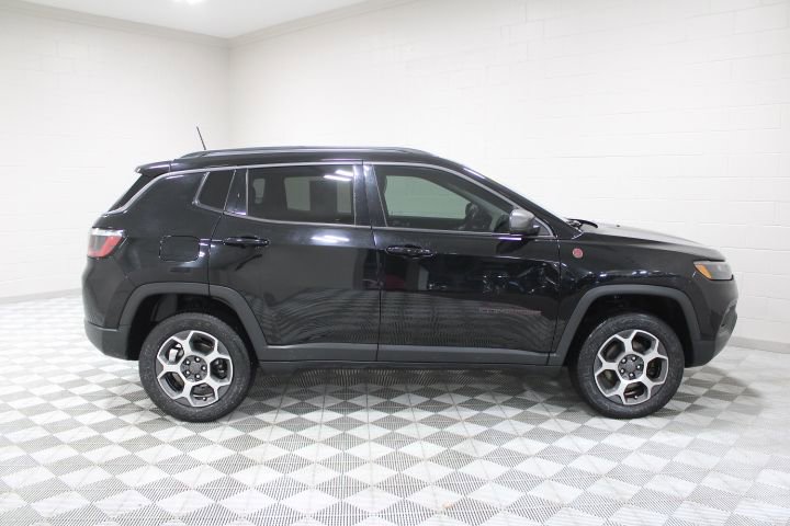 Used 2022 Jeep Compass Trailhawk w/ Trailhawk Convenience Group image 11