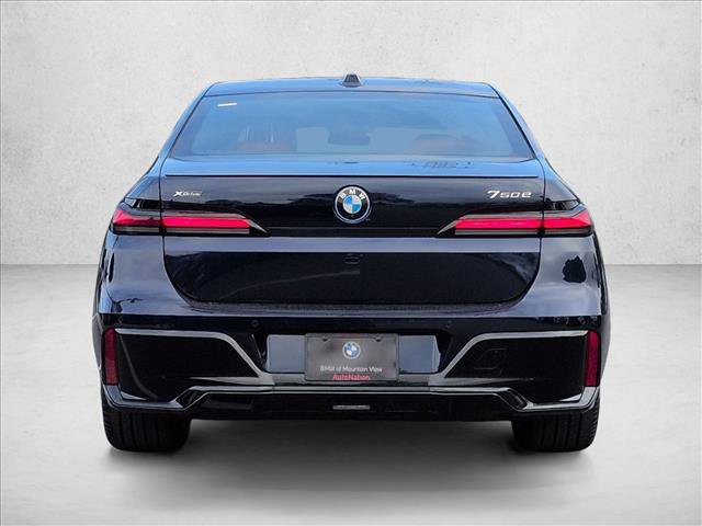 New 2026 BMW 750e xDrive image 8