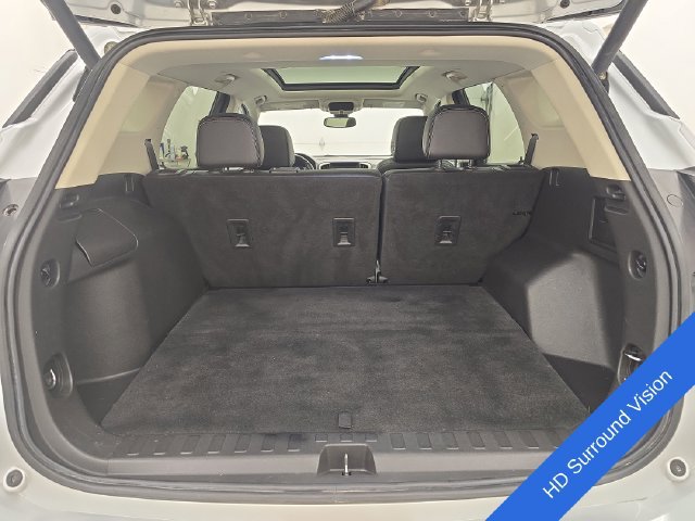 Used 2022 GMC Terrain Denali w/ Denali Premium Package AWD/4WD image 16