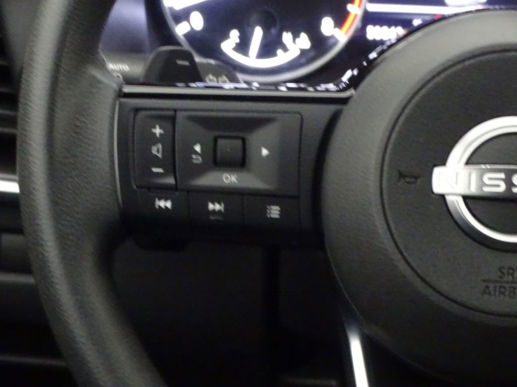 Used 2023 Nissan Rogue SV FWD image 24