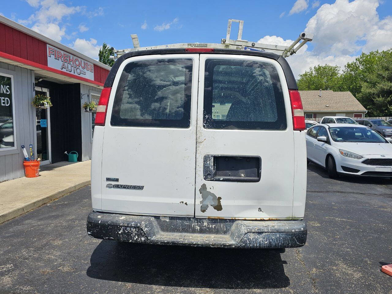 Used 2010 Chevrolet Express 1500 RWD image 7