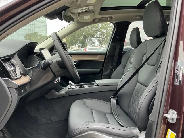 Certified 2025 Volvo XC90 B5 Plus AWD/4WD image 27