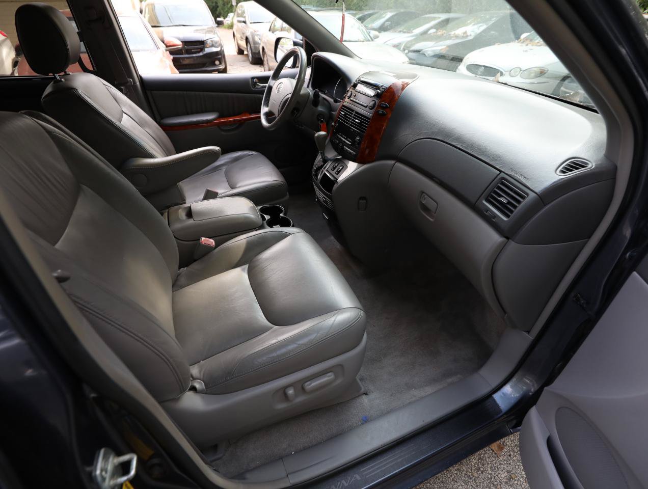 Used 2006 Toyota Sienna XLE w/ XLE Pkg 4 FWD image 12