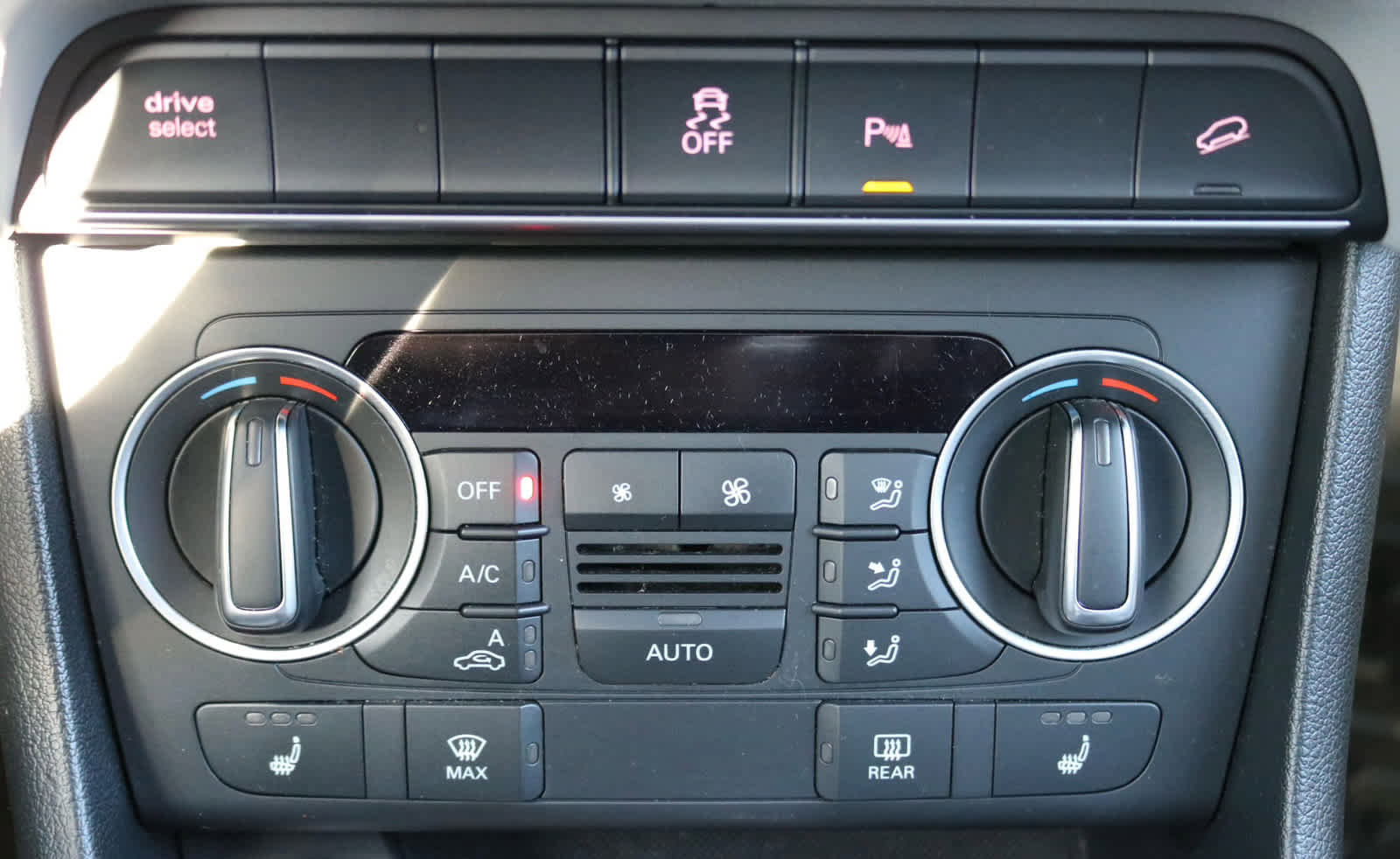 Used 2018 Audi Q3 2.0T Premium Plus w/ Premium Plus Package AWD/4WD image 18