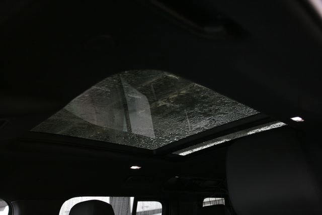 Used 2025 Land Rover Defender 110 X-Dynamic SE image 26