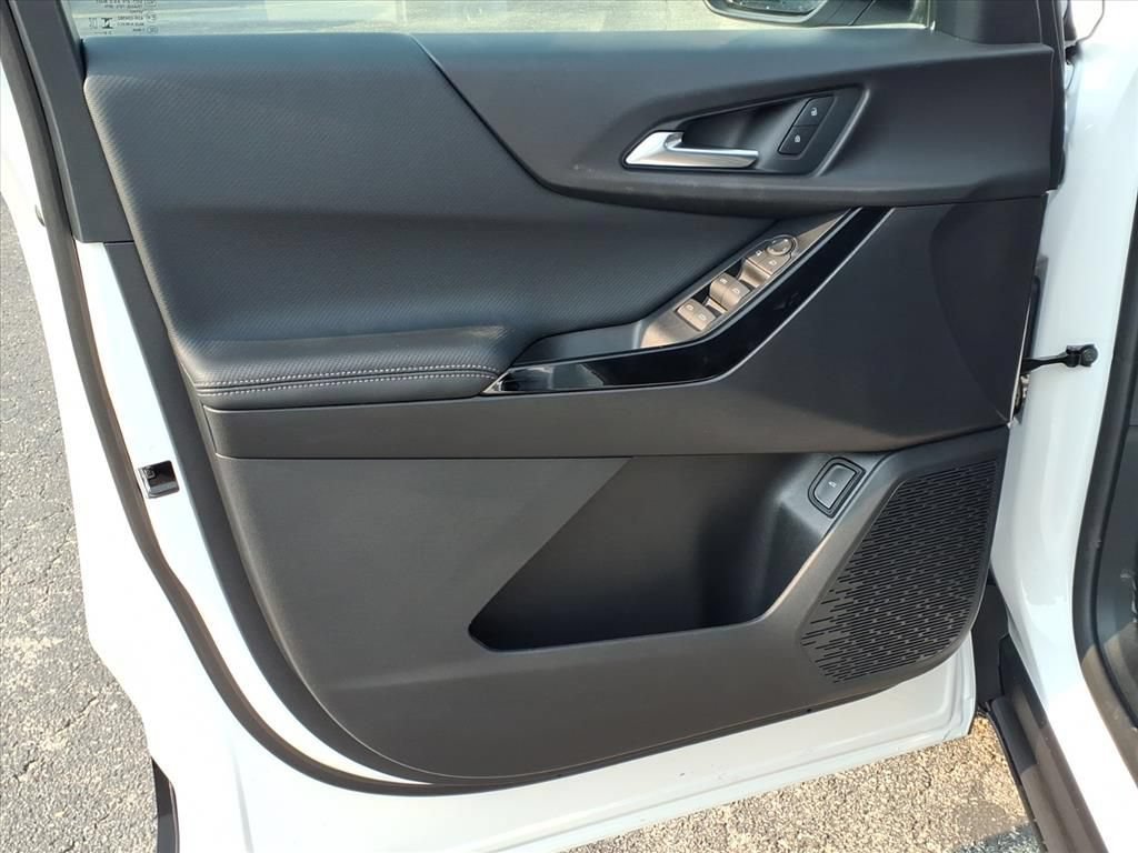New 2027 Chevrolet Equinox LT w/ Convenience Package II FWD image 14
