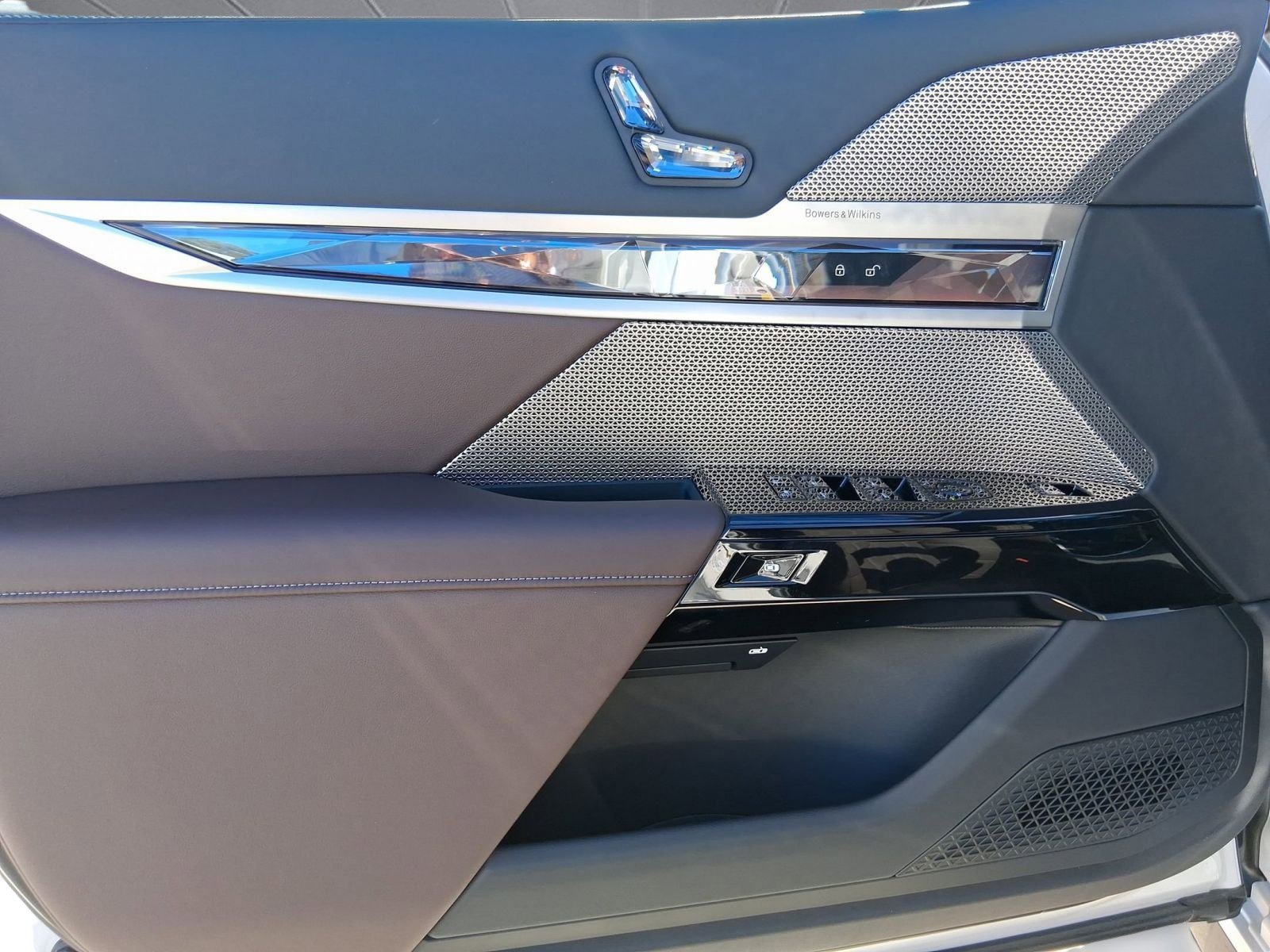 New 2026 BMW 750e xDrive w/ Premium Package AWD/4WD image 20
