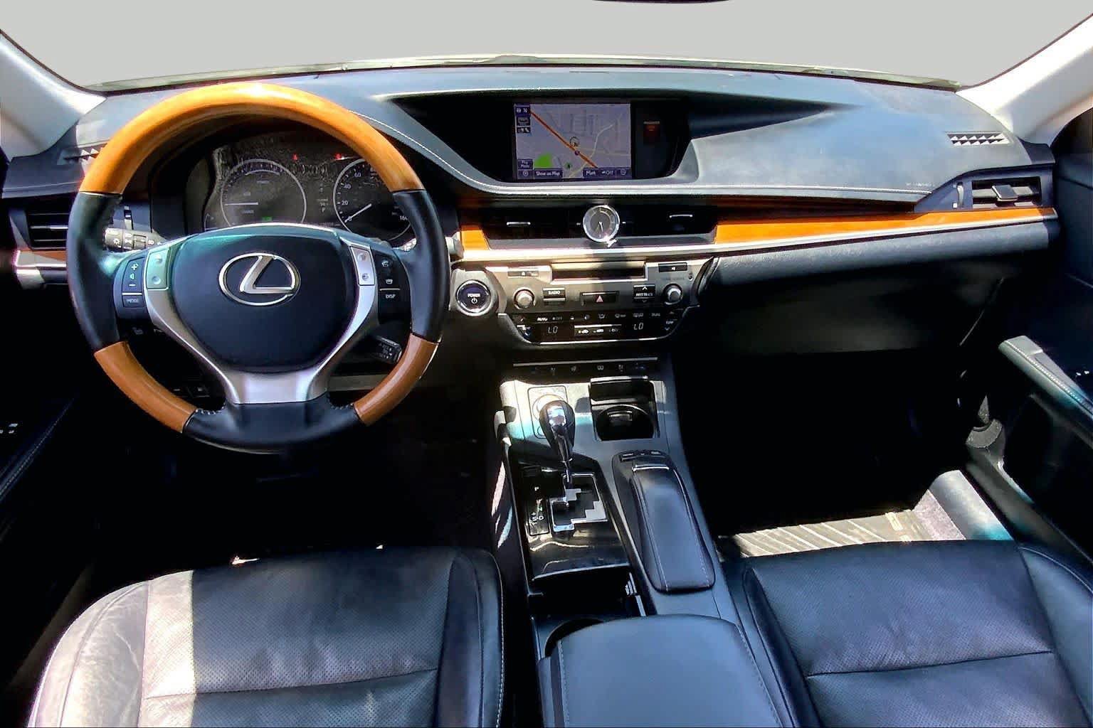 Used 2014 Lexus ES 300h w/ Luxury Package w/Bamboo Trim FWD image 16