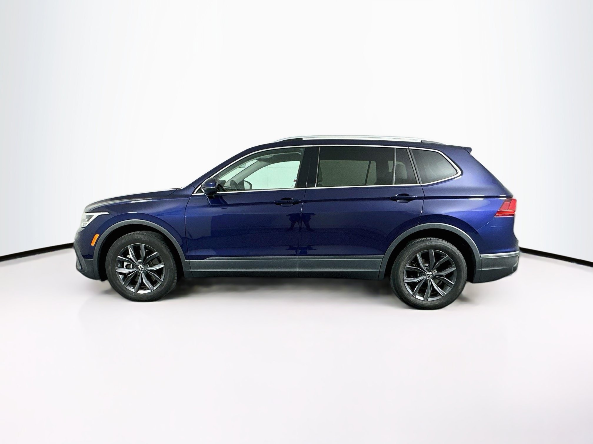 Used 2023 Volkswagen Tiguan SE FWD image 4