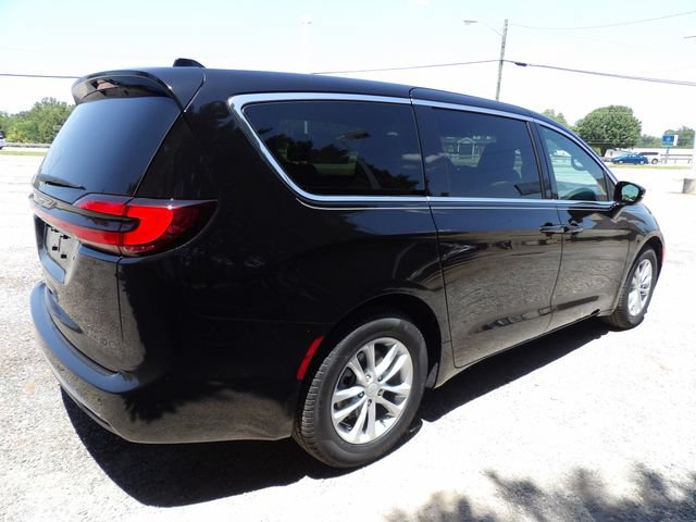 New 2027 Chrysler Pacifica Select FWD image 4