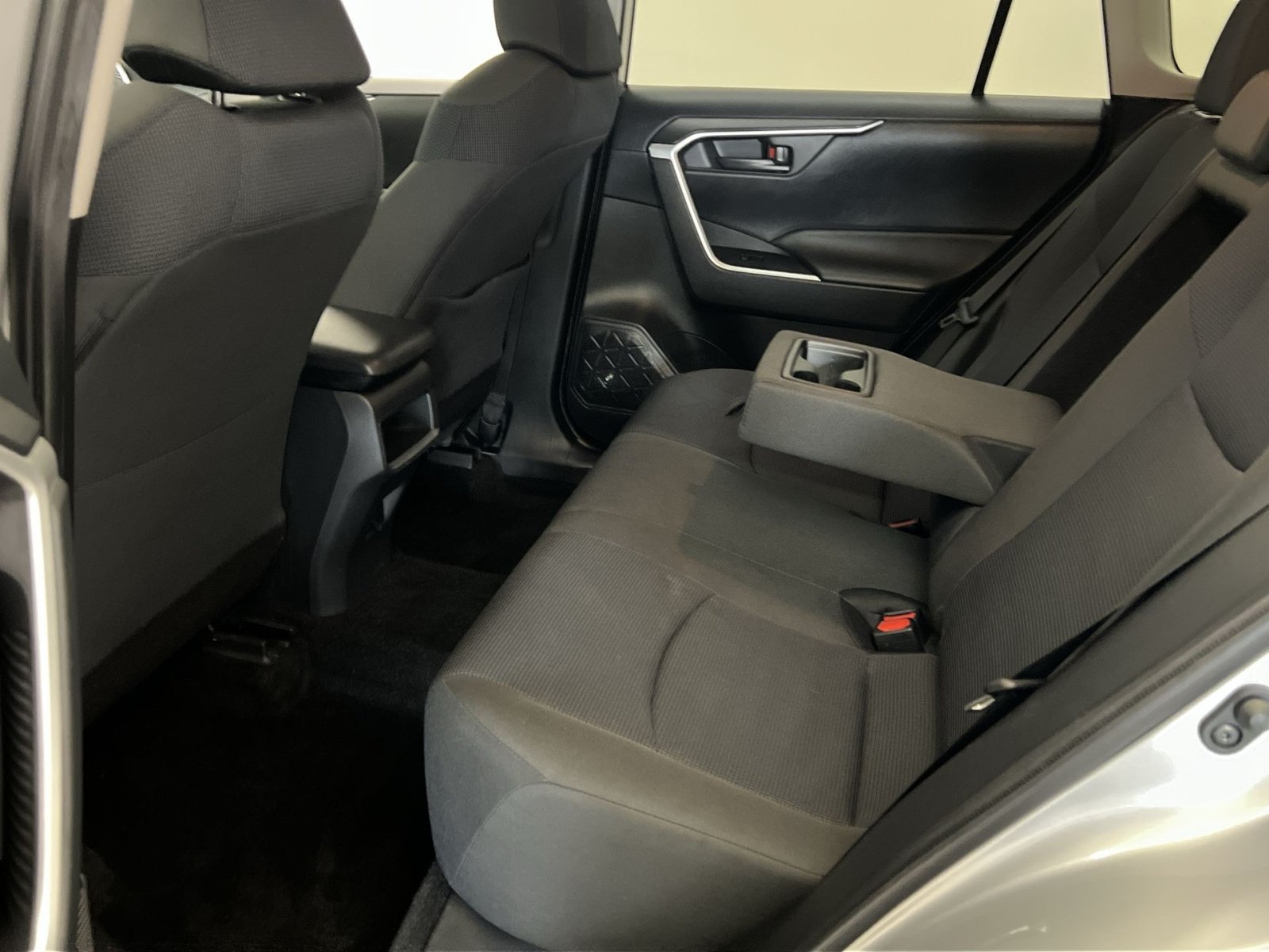 Used 2019 Toyota RAV4 LE w/ All Weather Liner Package AWD/4WD image 23