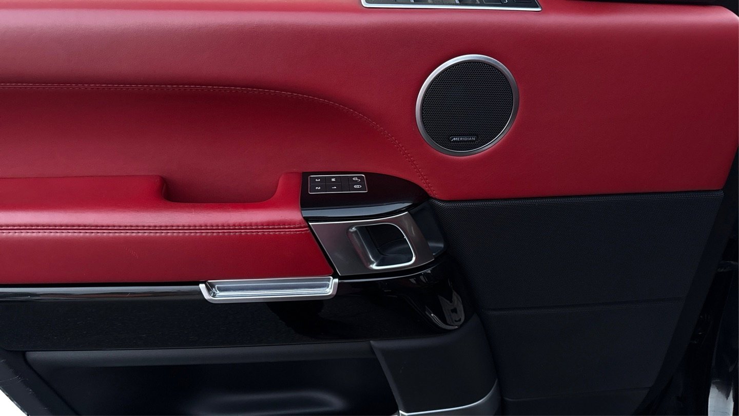 Used 2017 Land Rover Range Rover Autobiography image 18