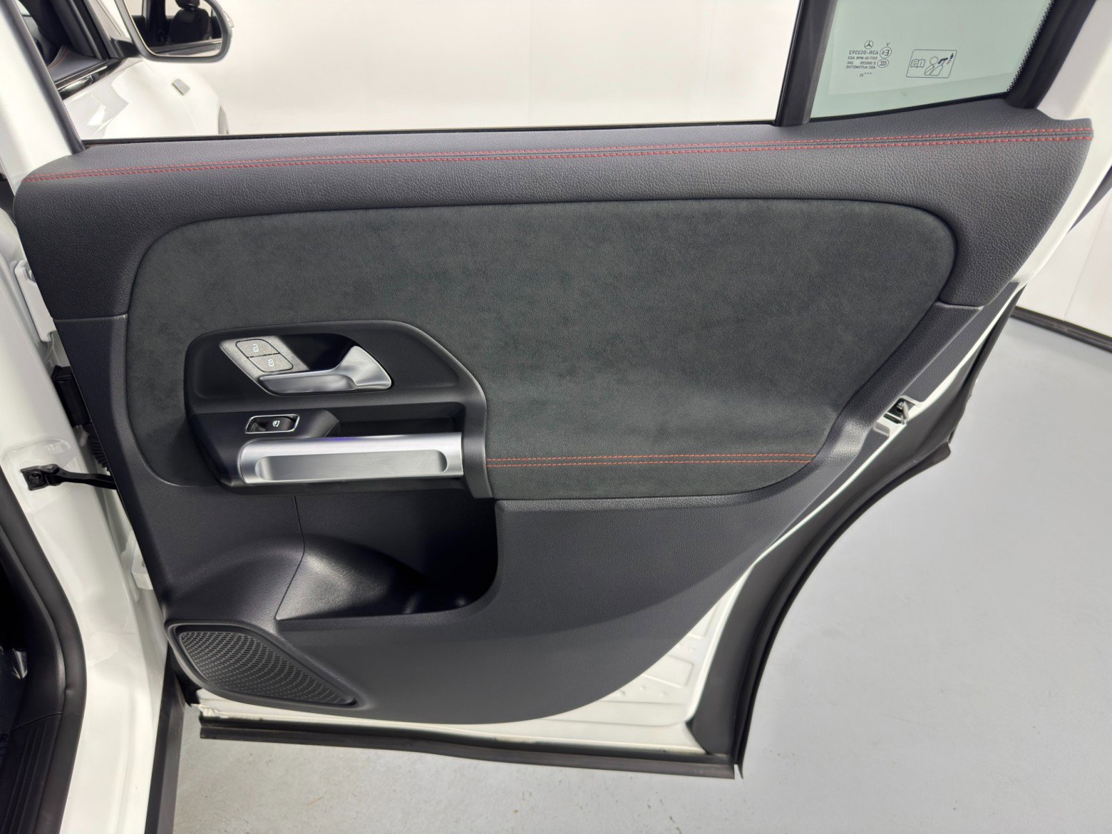 Used 2022 Mercedes-Benz EQB 350 4MATIC image 45