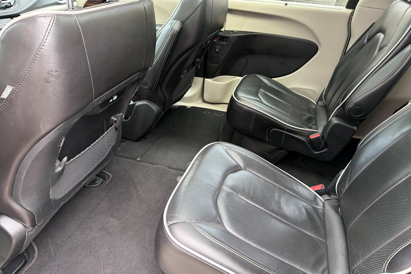 Used 2023 Chrysler Pacifica Limited image 11