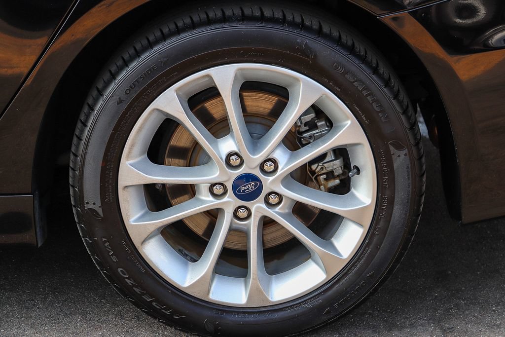 Used 2019 Ford Fusion Energi Titanium FWD image 14