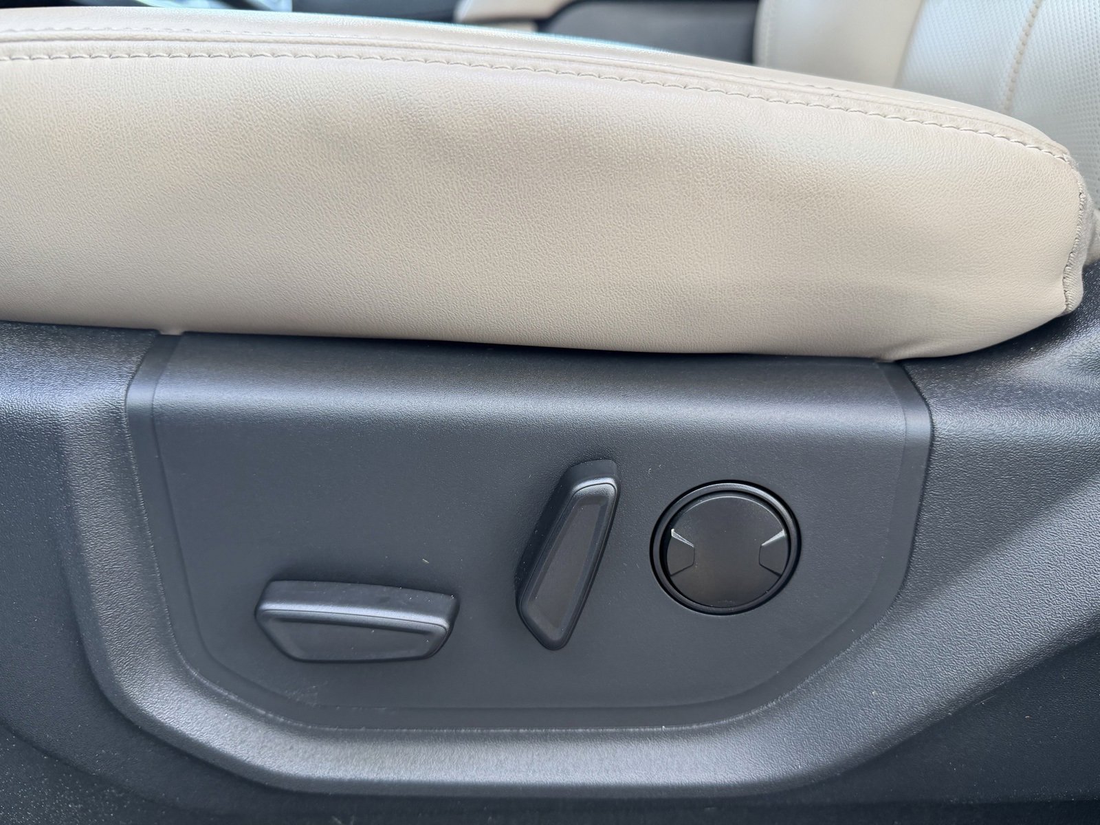 Used 2024 Ford Expedition XLT image 10