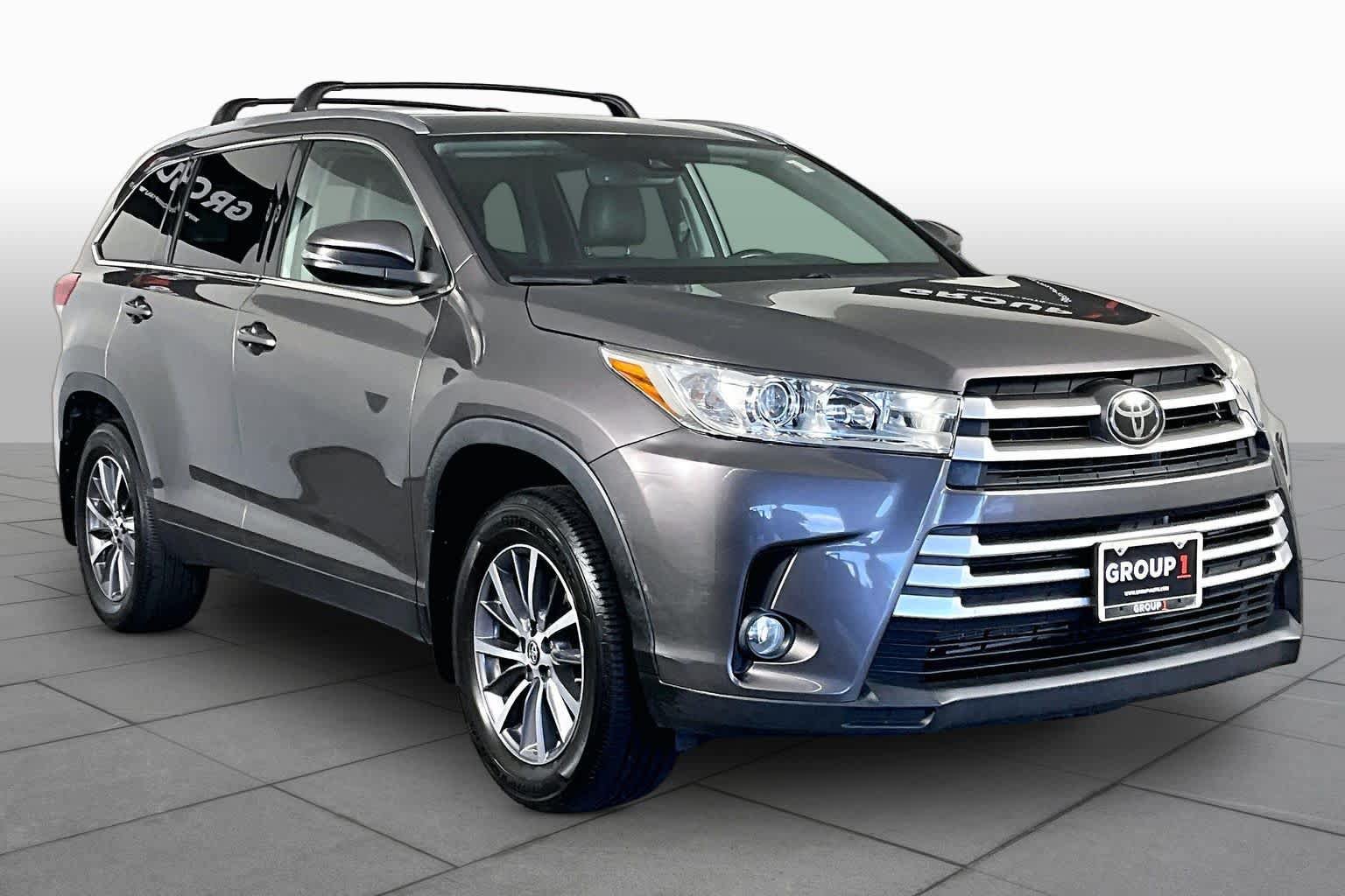 Used 2019 Toyota Highlander XLE AWD/4WD image 3