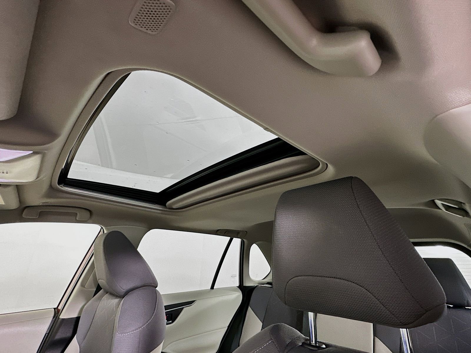 Used 2024 Toyota RAV4 XLE w/ Convenience Package image 23