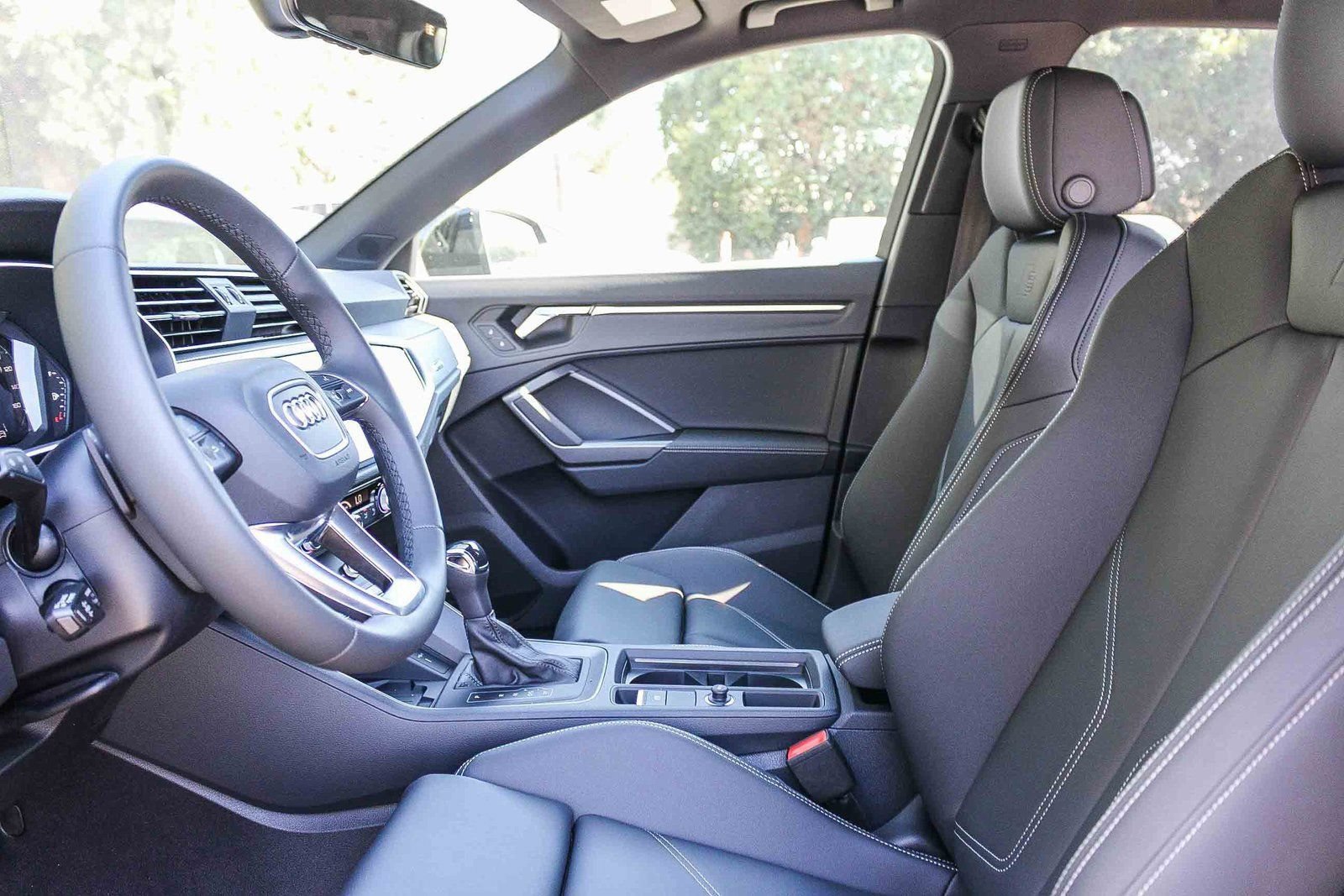 Used 2025 Audi Q3 2.0T Premium w/ Convenience Package AWD/4WD image 19