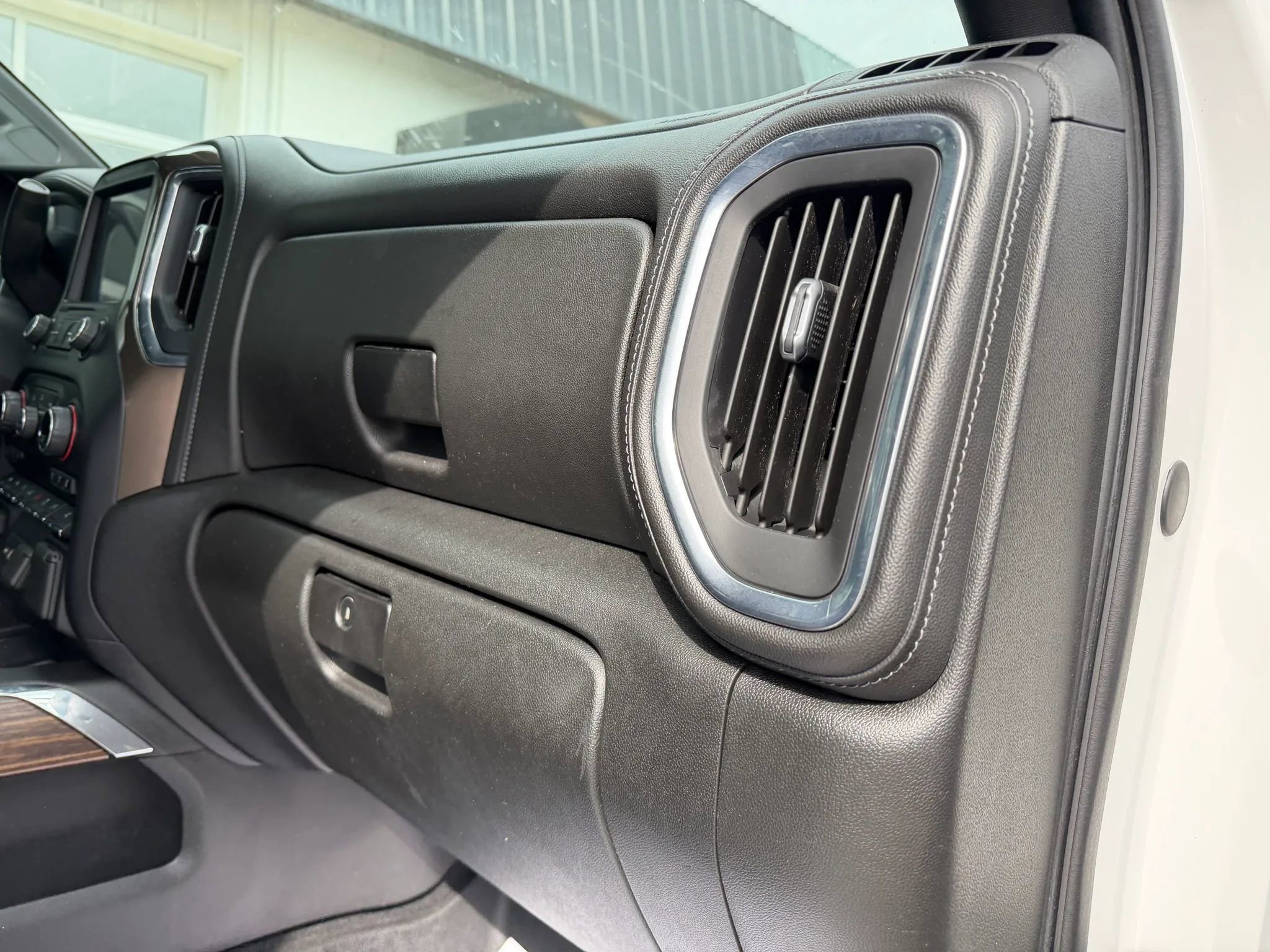 Used 2020 Chevrolet Silverado 1500 High Country w/ Technology Package AWD/4WD image 20
