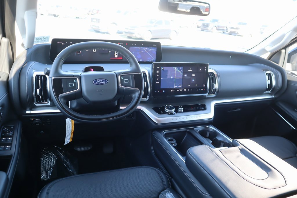New 2025 Ford Expedition Platinum image 2