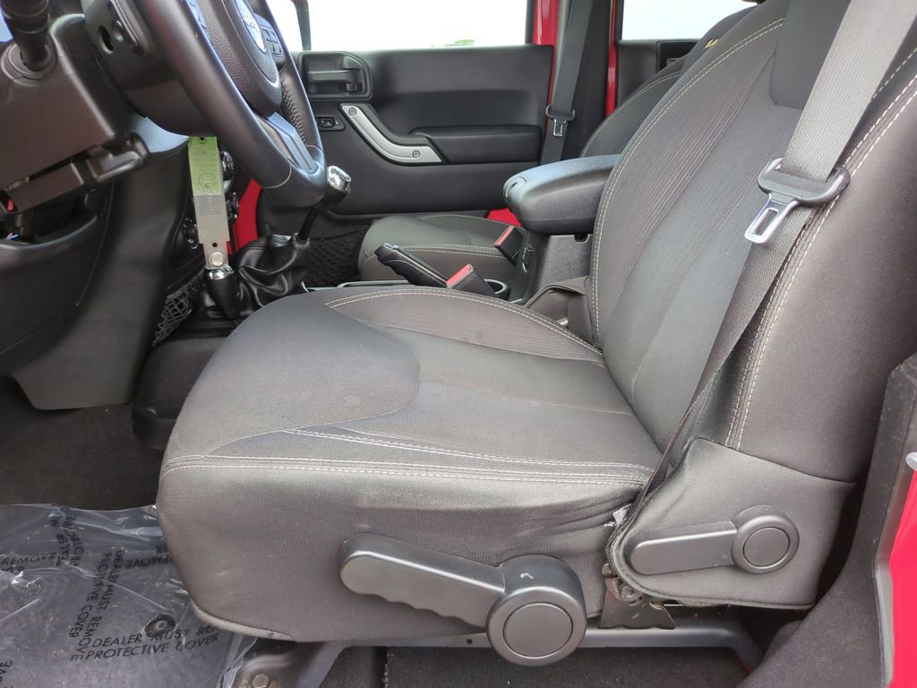 Used 2015 Jeep Wrangler Unlimited Sahara w/ Dual Top Group AWD/4WD image 22