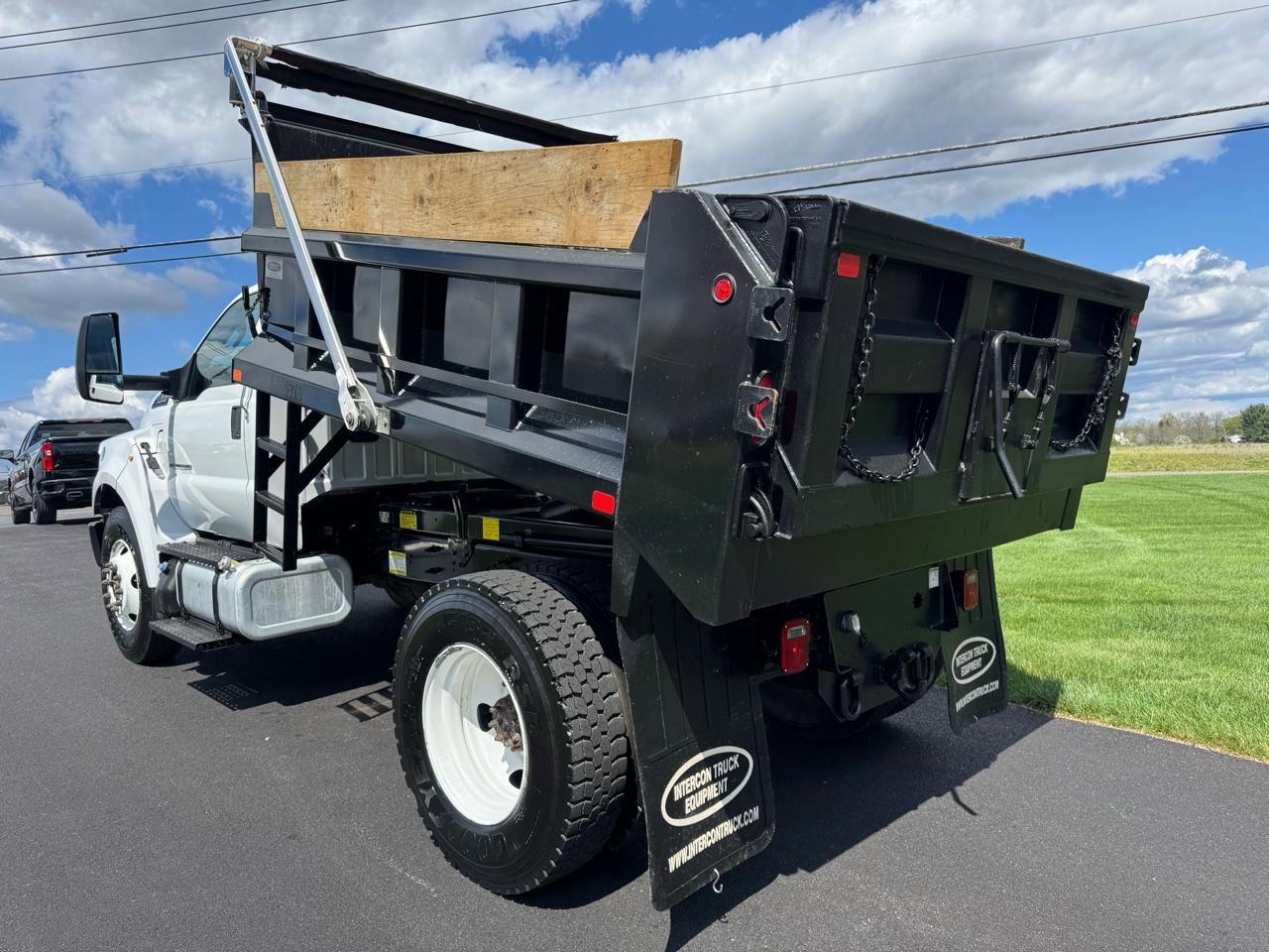 Used 2016 Ford F650 2WD Regular Cab Super Duty image 4